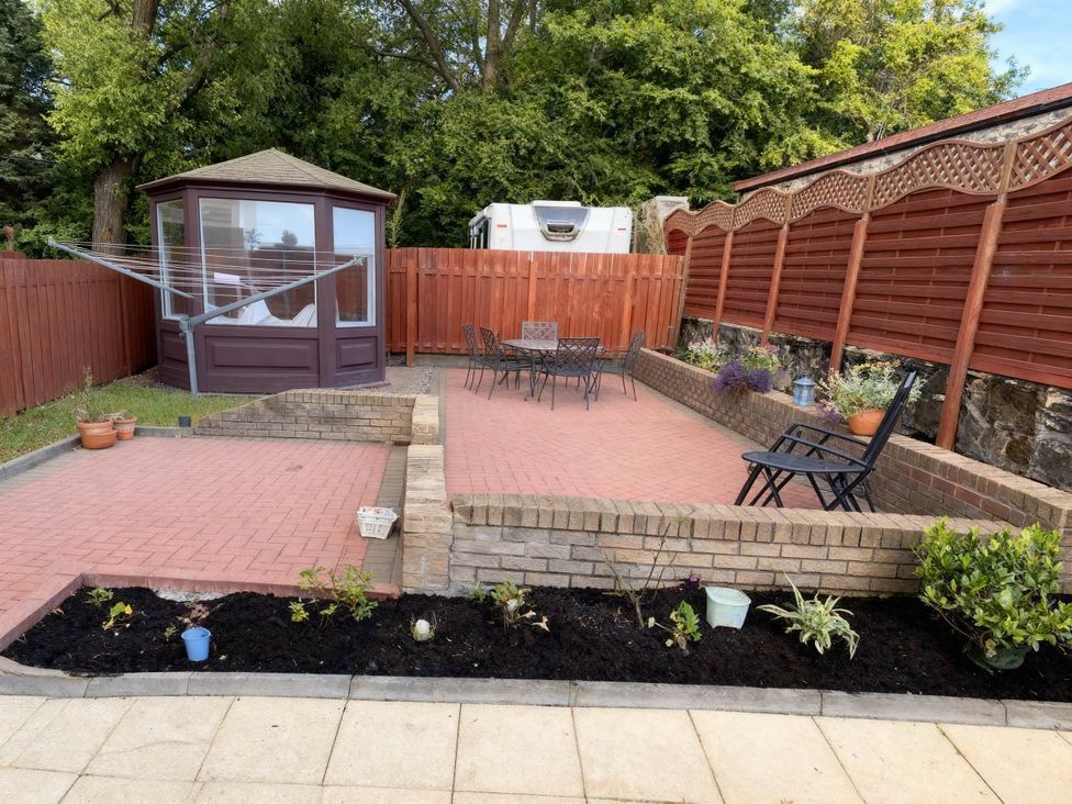 A garden with a gazebo and patio seating at 1 Bed House - Central, Free Parking, Wifi, Stirling