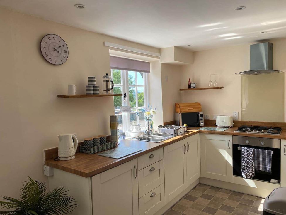 A kitchen with appliances and utensils at Apartment - Sleeps 2 - Pet friendly - Parking in Ludlow
