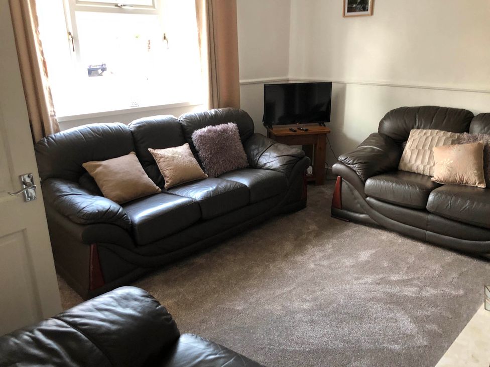 A living room with sofas and a television at 3 Bed House - Sleeps 6 - Parking - Garden - Wifi Glynneath