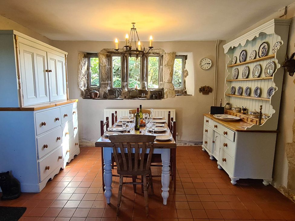 A kitchen with a dining table and chairs at 3 bedroom- Sleeps 6-Greave Farm Todmorden Cottage in Todmorden