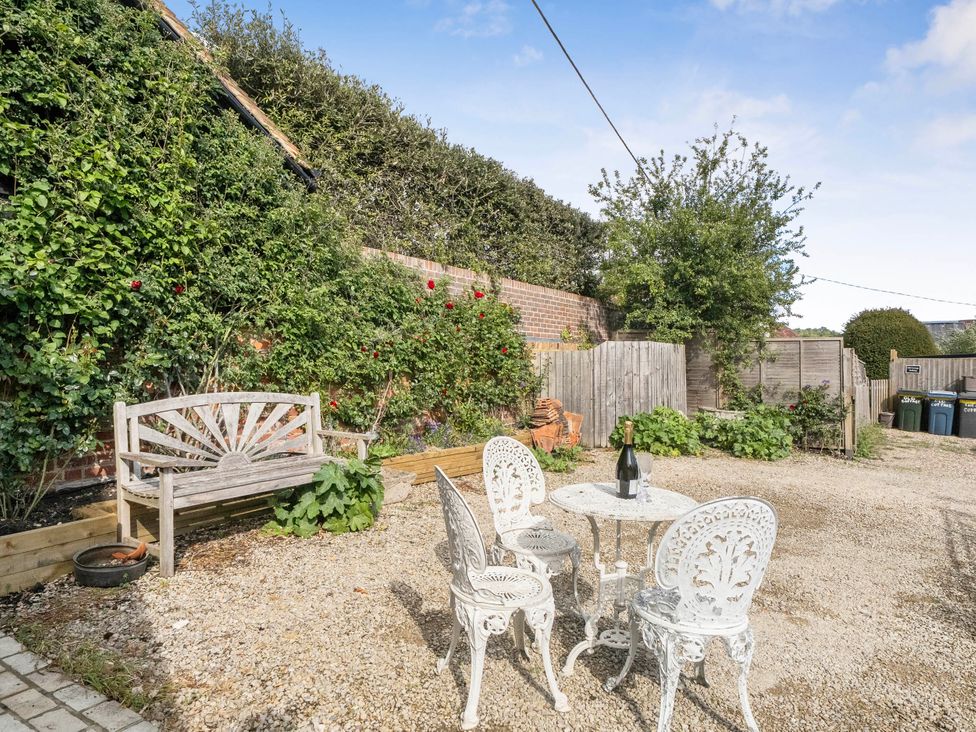 A garden with a bench, table, and chairs at Bramble Bank 'CartShed'-1 Bed Cottage-Sleeps 2, Henley-On-Thames