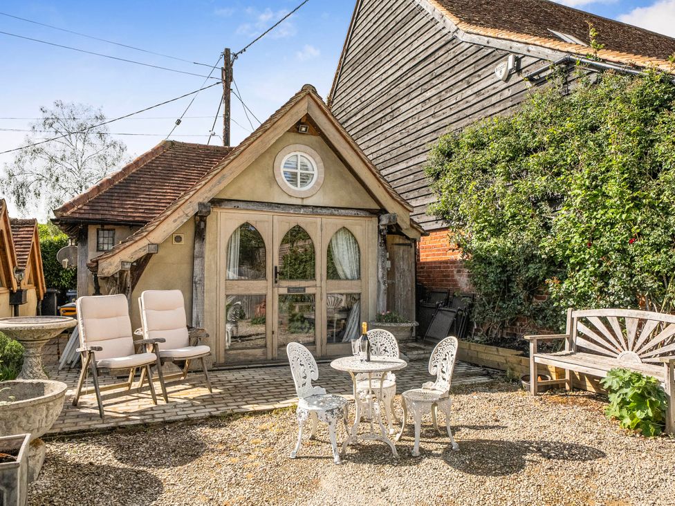 An outdoor area with a cottage and seating at Bramble Bank 'CartShed'-1 Bed Cottage-Sleeps 2 Henley-On-Thames