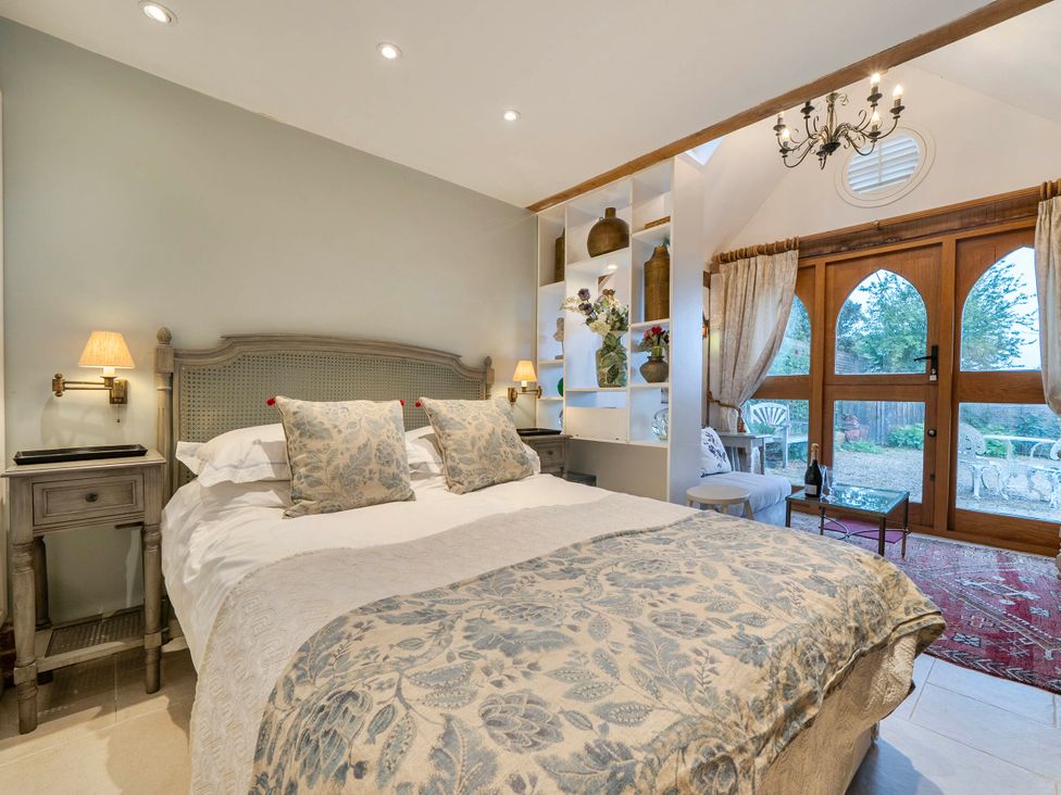 A bedroom with a bed and shelves at Bramble Bank 'CartShed'-1 Bed Cottage-Sleeps 2 Henley-On-Thames