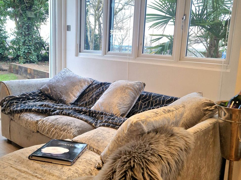 A living room with a sofa and a view at 1 Bed Cottage-Museum View-Garden-Free Parking in Weybridge, Surrey