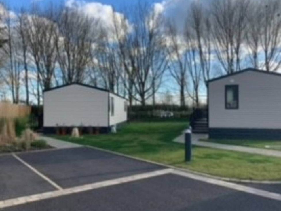 Two mobile homes and a parking area at 2 Bed Lodge Sleeps 4 - Pet Welcome - Fireplace, Cirencester