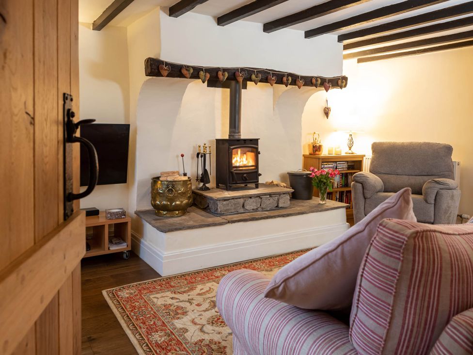 A living room with a fireplace and sofa at Ingleton 2-Bed Cottage, Sleeps 4, Pet Ok & Parking, Ingleton