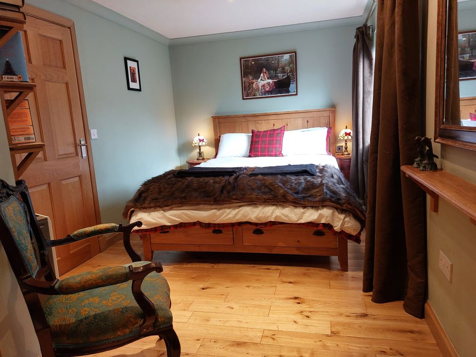 1 Bed Lodge - Sleeps 2 - Parking - Wifi -  - 1201321 - thumbnail photo 4