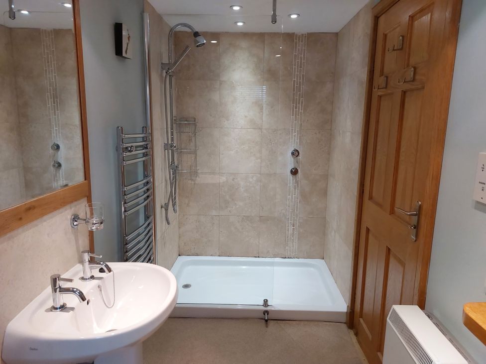 A bathroom with a sink and shower at 1 Bed Lodge - Sleeps 2 - Parking - Wifi in Salen