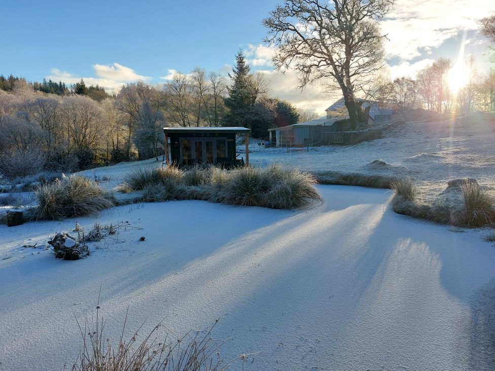 A garden with a shed and a pond at 1 Bed Lodge - Sleeps 2 - Parking - Wifi in Salen