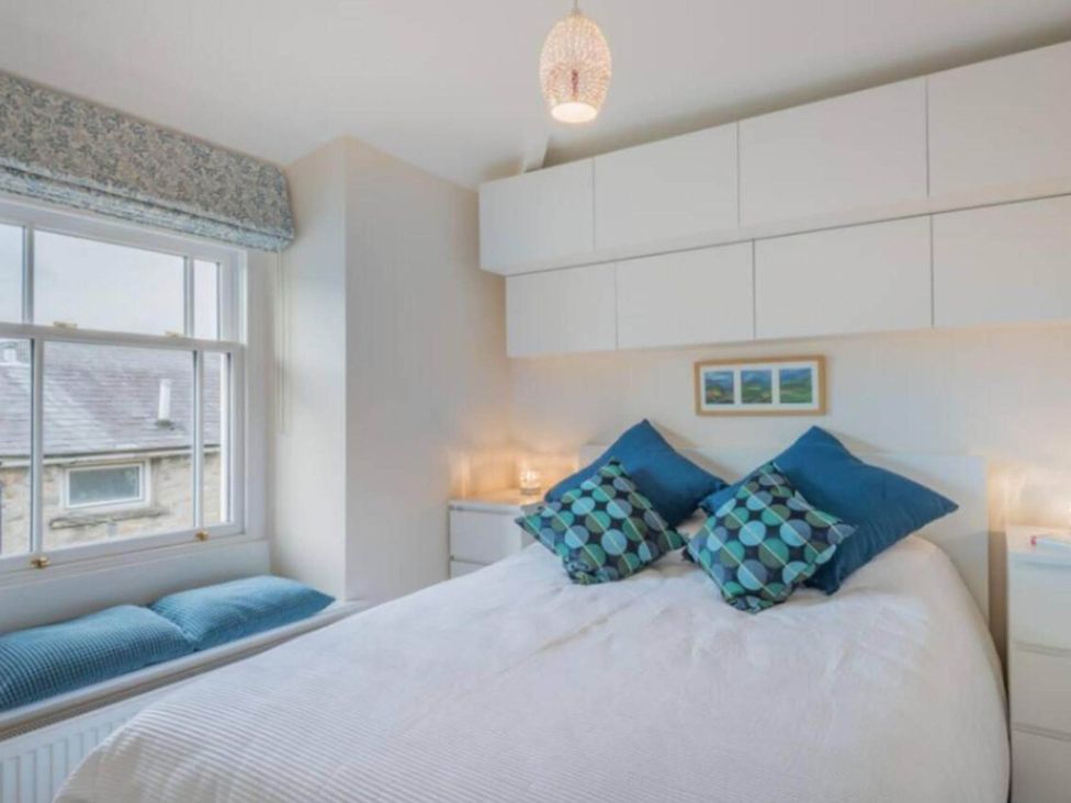 A bedroom with a bed and bedside tables at Sedbergh Penthouse - KingBed - Tv - Wifi Sedbergh