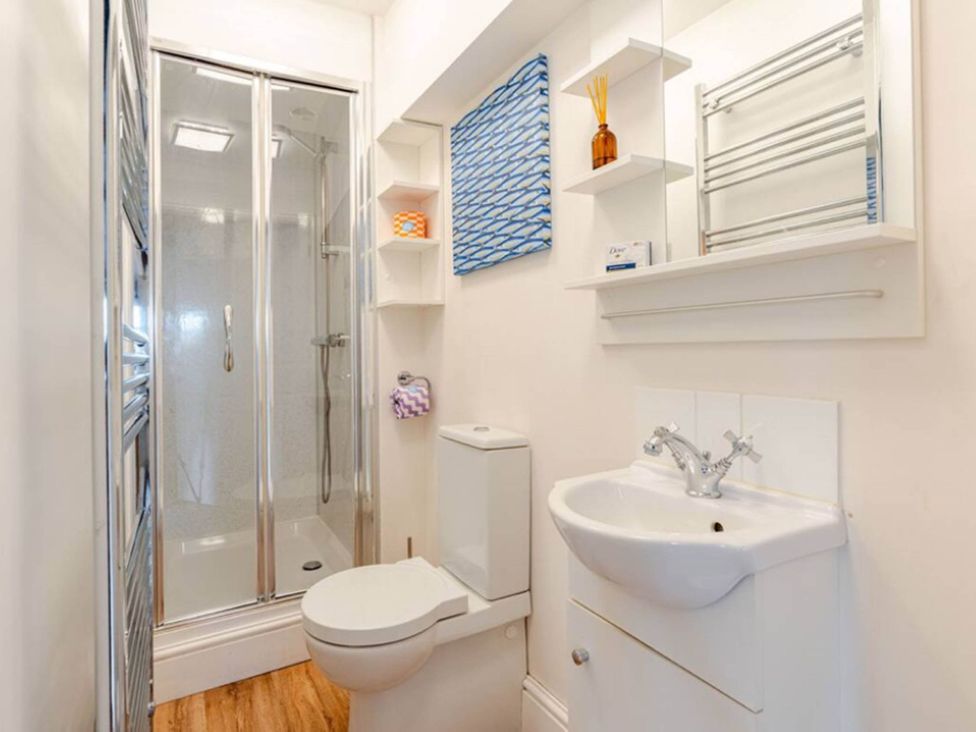 A bathroom with a shower, toilet, and sink at Sedbergh Penthouse - KingBed - Tv - Wifi, Sedbergh