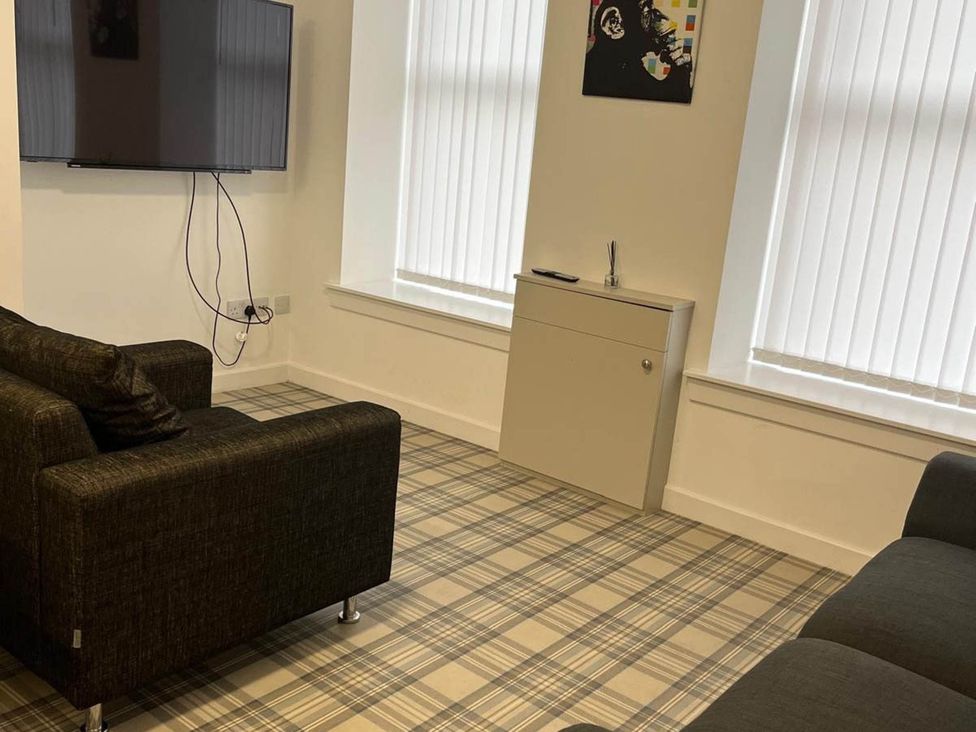 A living room with a television and seating area at Buckie Haven 3 Bed Contractors Business Travellers, Buckie