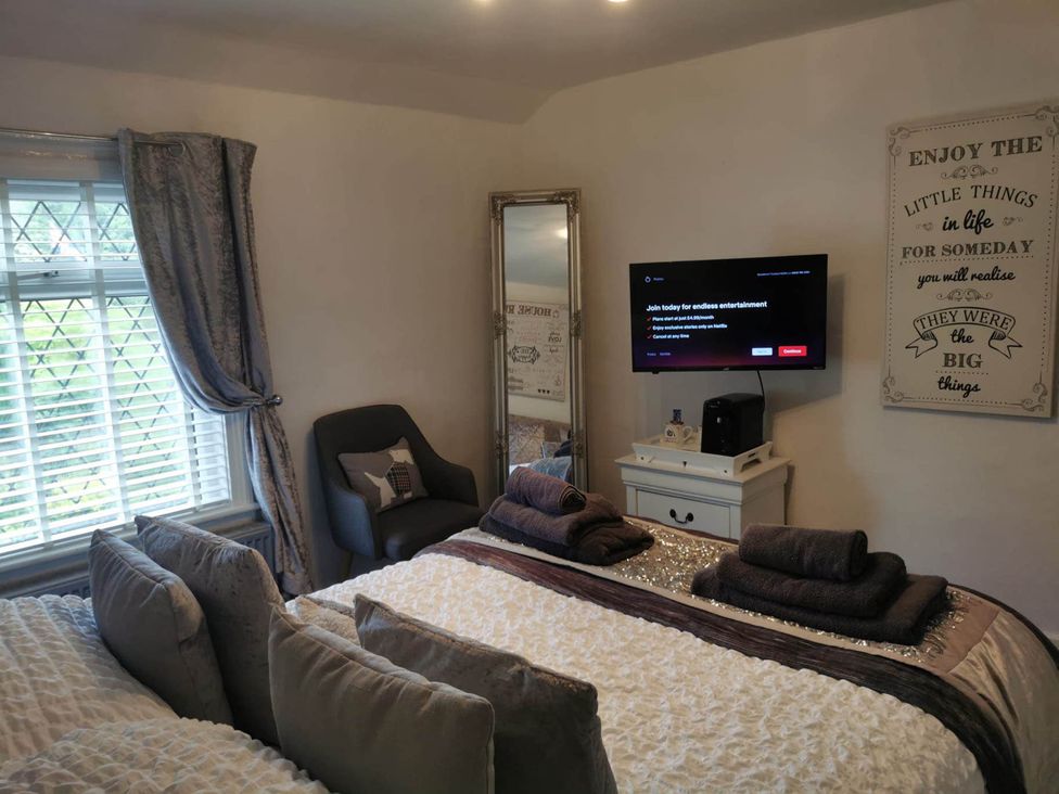 A bedroom with a bed and television at Stunning 2-Bed House in Macclesfield Cheshire