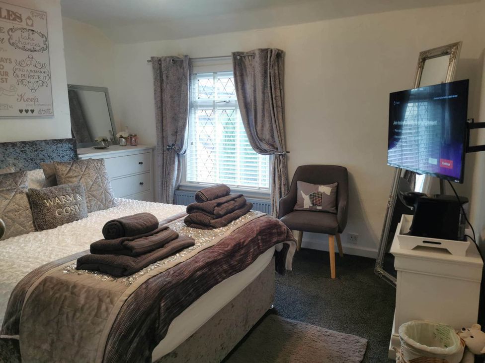 A bedroom with a bed and television at Stunning 2-Bed House in Macclesfield Cheshire