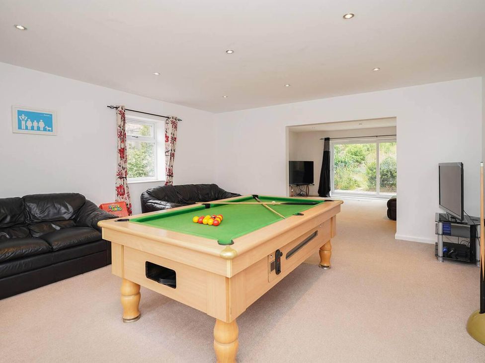 A recreation room with a pool table and sofas at Rent My Spa Home with Pool table, Hottub and Sauna Chesterfield