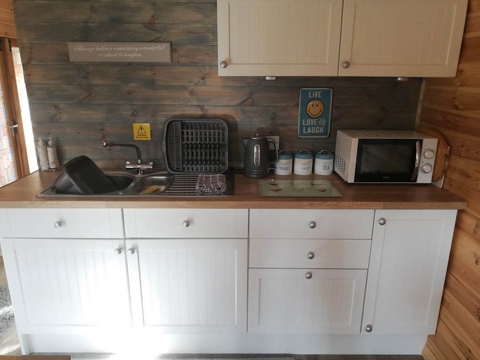 A kitchen with a sink and microwave at Peaceful Cabin in Skegby -Sleeps2- Fire Pit Stanton Hill