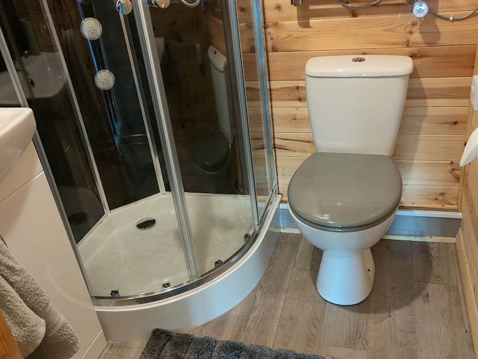 A bathroom with a shower, toilet, and sink at Peaceful Cabin in Skegby -Sleeps2- Fire Pit Stanton Hill