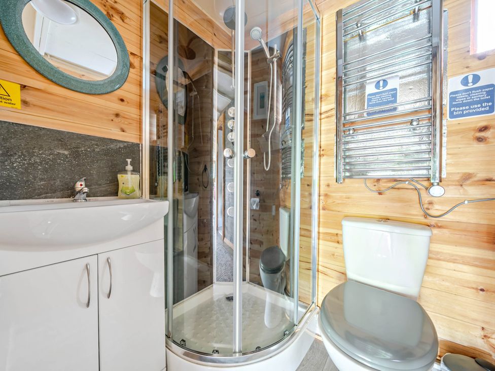 A bathroom with a shower, sink, and toilet at Peaceful Cabin in Skegby -Sleeps2- Fire Pit Stanton Hill