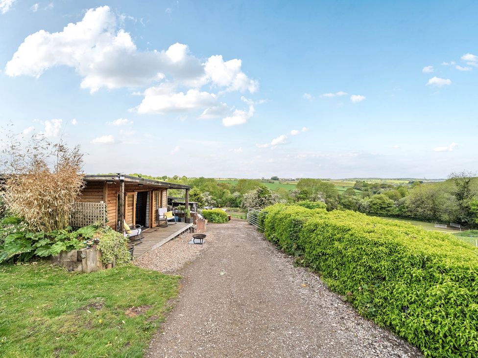 A cabin with outdoor space and vegetation at Peaceful Cabin in Skegby -Sleeps2- Fire Pit Stanton Hill