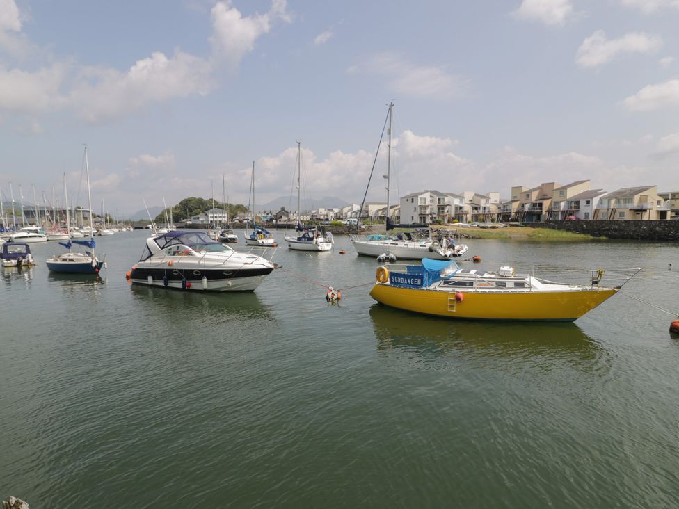 A marina with boats and houses at Harbourside in Porthmadog
