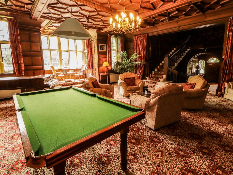 A living room with a pool table and sofas at Rochester Apartment in Orton