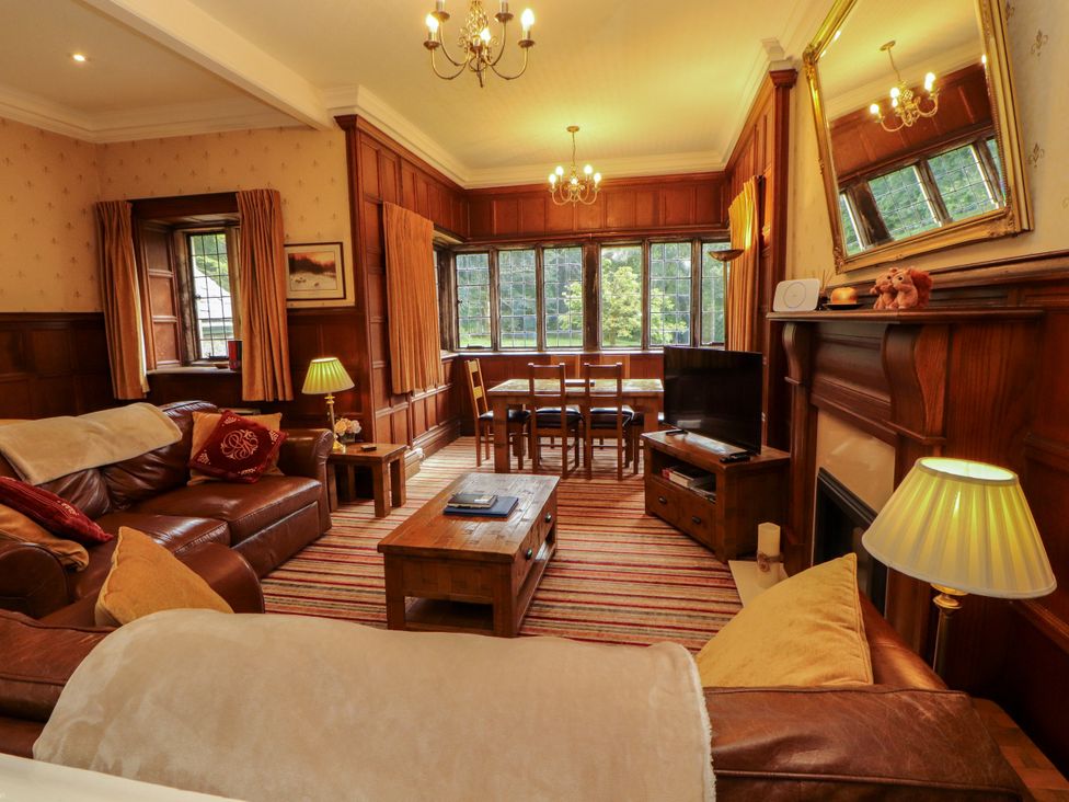 A living room with a sofa and dining table at Rochester Apartment in Orton