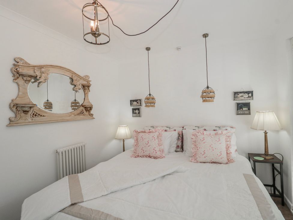 A bedroom with a bed and lamp at 7 The Cedars in Wotton-Under-Edge