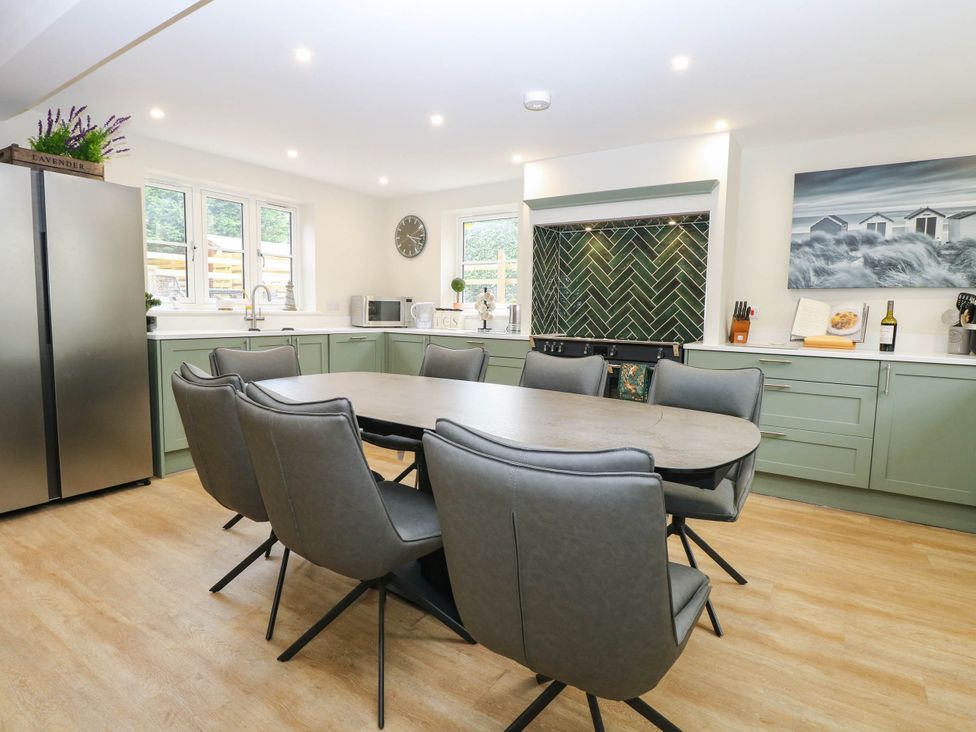 A kitchen with dining table and chairs at Bramley Cottage in Worlingham