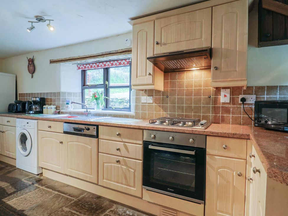 A kitchen with appliances and fixtures at Cider House in Hawkchurch