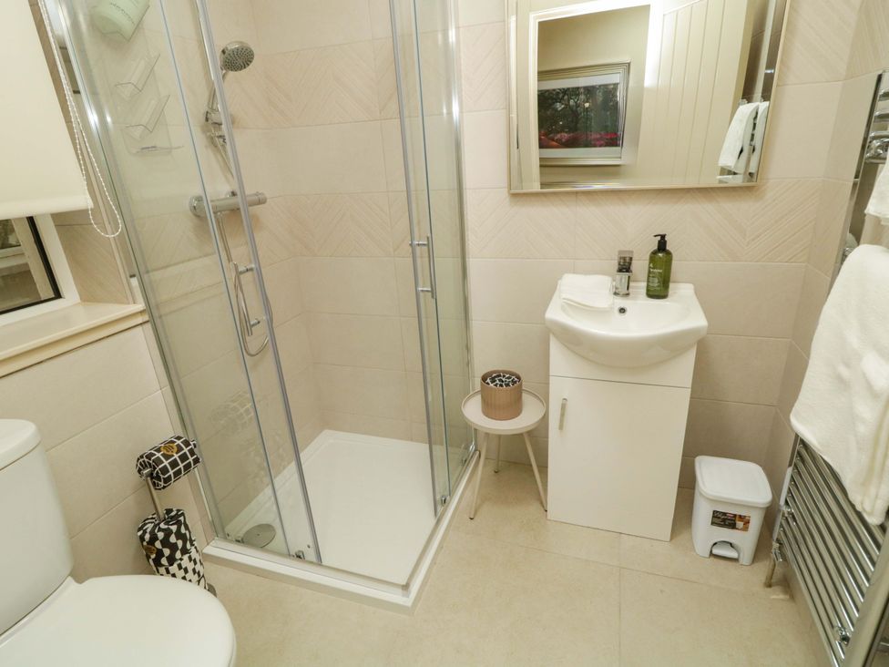 A bathroom with a shower, toilet and sink at Apartment 2 Derry