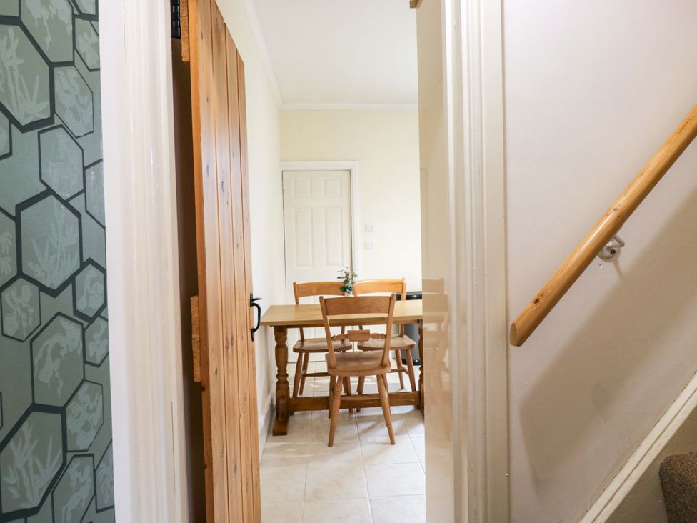 A dining room with a table and chairs at Tethera in Ennerdale
