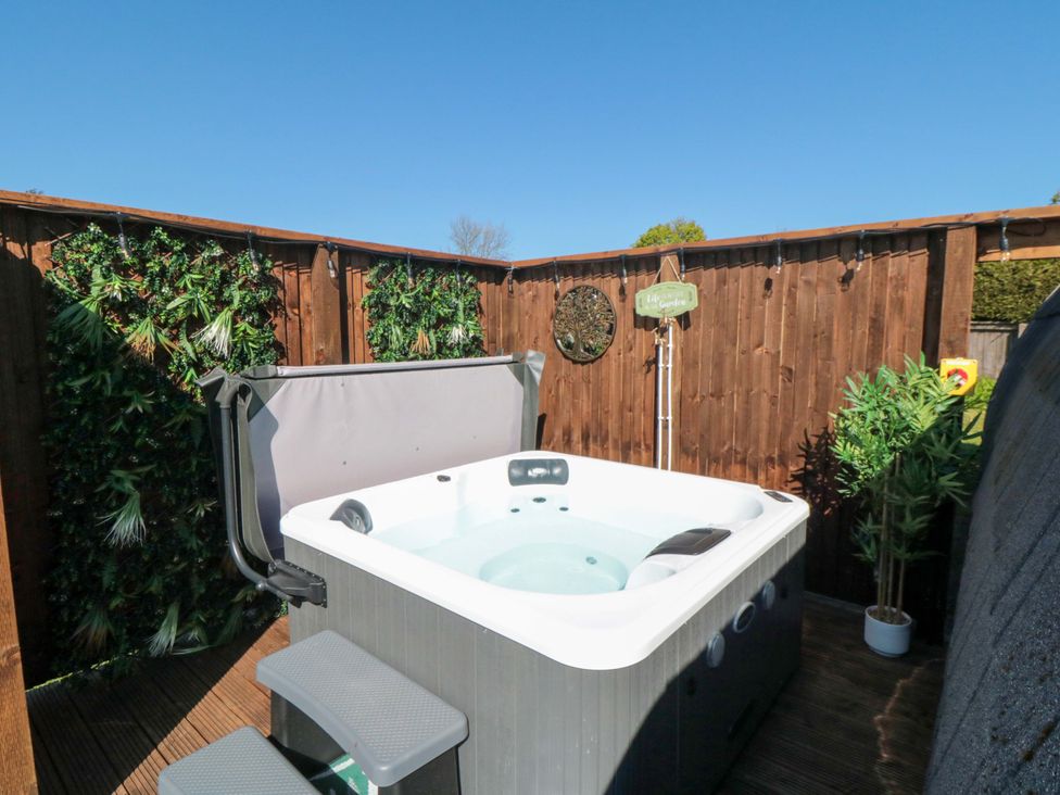 A hot tub with steps at Fern Folly in Whitby