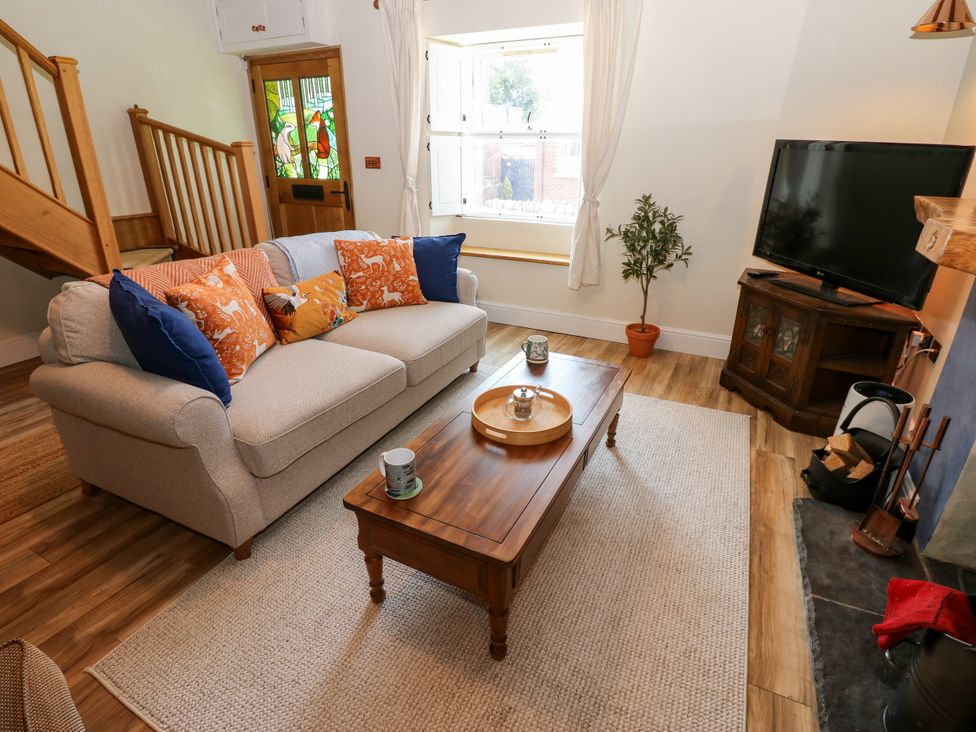 A living room with a sofa and coffee table at 14 The Porch in Barton