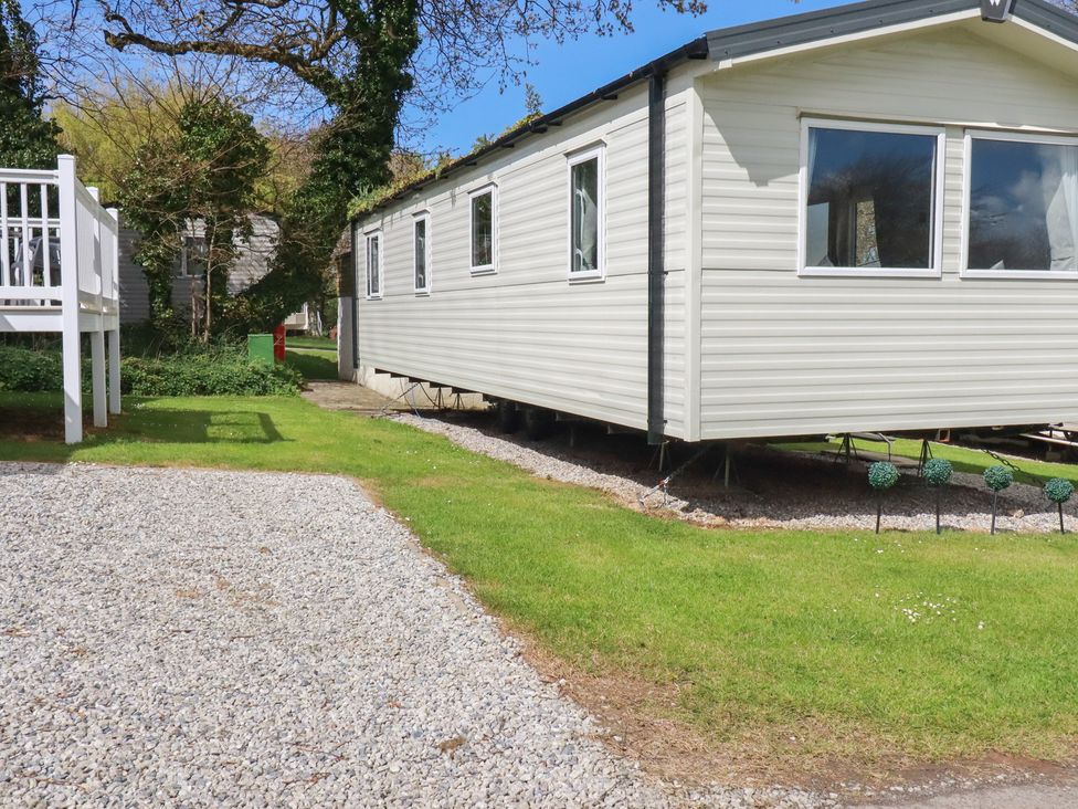 A caravan with gravel pathway and grassy area at Shamrocks Cove Caravan 