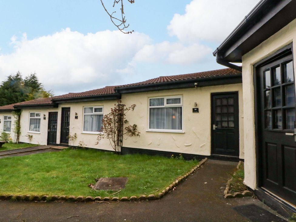 An outdoor view of a row of bungalows at 1 bed no. 4 in Chorley