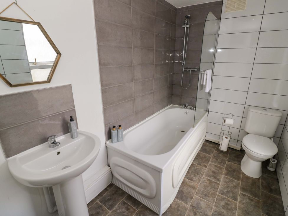 A bathroom with a bathtub, shower, sink, and toilet at 1C Highfield Road - 2 bed Rowley Regis