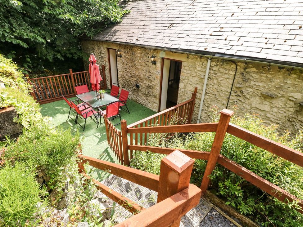 An outdoor area with a table and chairs at The Barn in 