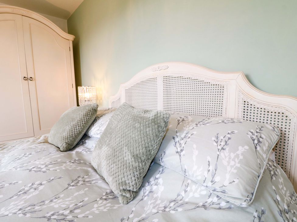 A bedroom with a bed and wardrobe at 16 Temple Crescent Nuthall