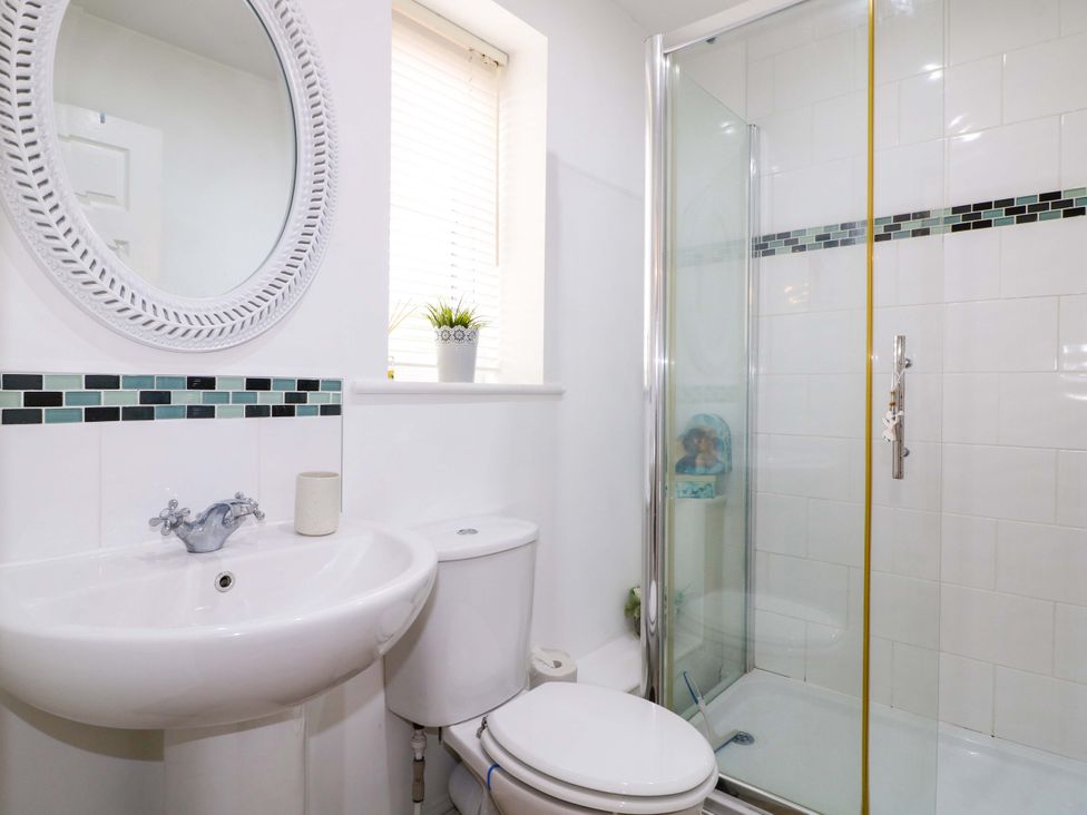A bathroom with a sink, toilet, and shower at 16 Temple Crescent Nuthall
