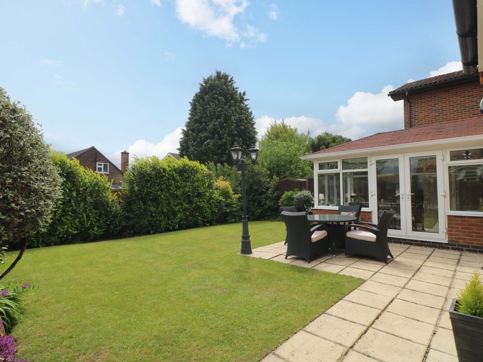 A garden with a table and chairs at 16 Temple Crescent in Nuthall