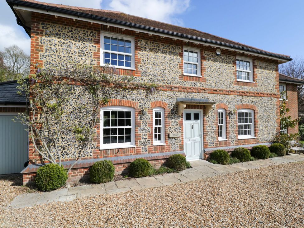 A house with a gravel pathway and plants outside at Ormiston House Netheravon