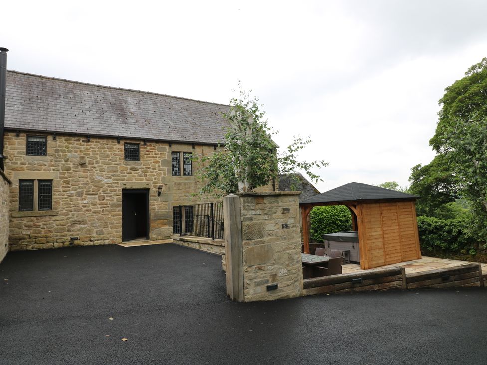 An outdoor area with a stone house and gazebo at Orchard View in Oakerthorpe