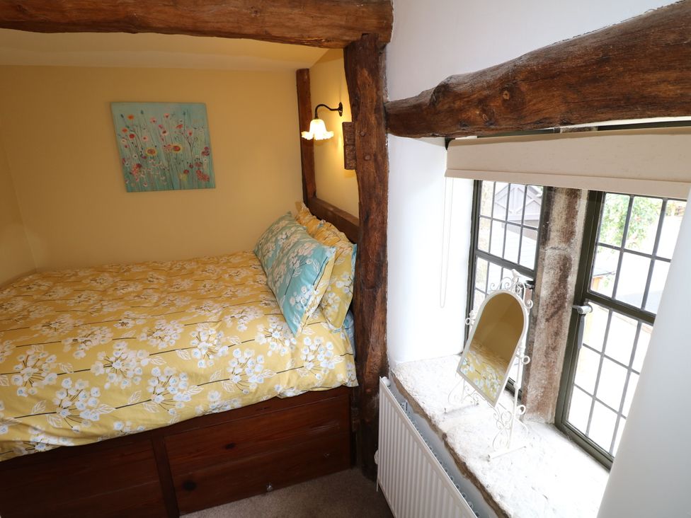 A bedroom with a bed and a window at Orchard View in Oakerthorpe