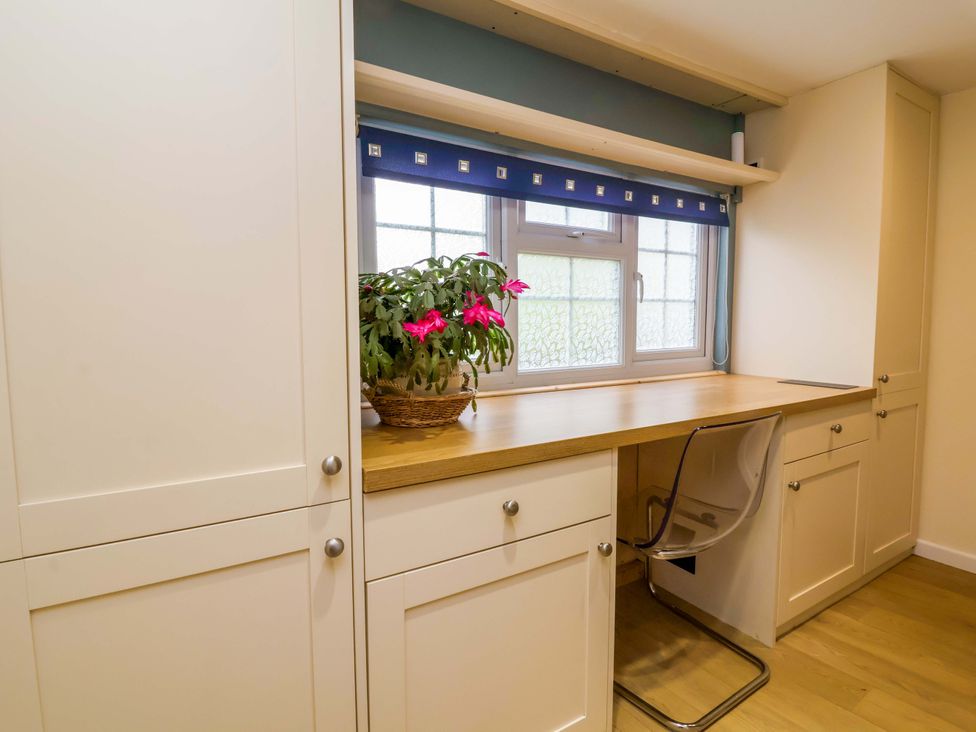 A study area with a desk and chair at The Apple Loft in Exeter