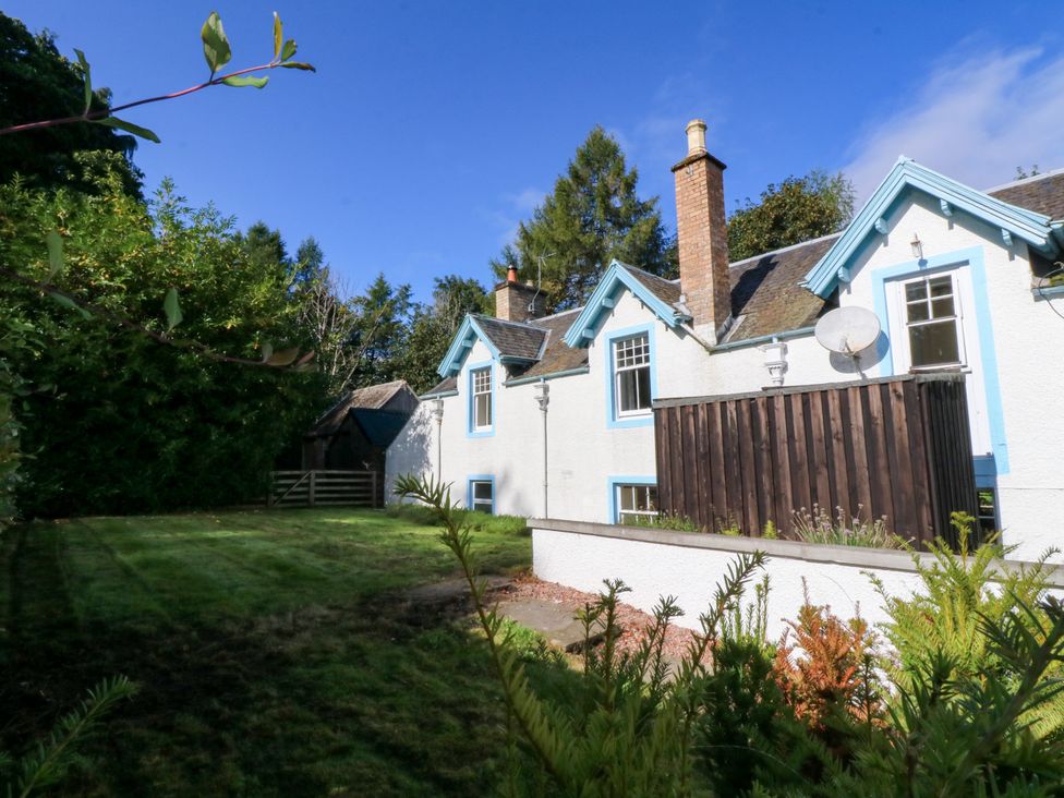A house with a garden in Stanley at Gardener’s cottage
