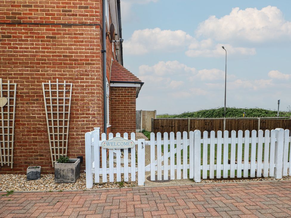 An outdoor area with a fence and welcome sign at The Willows in 
