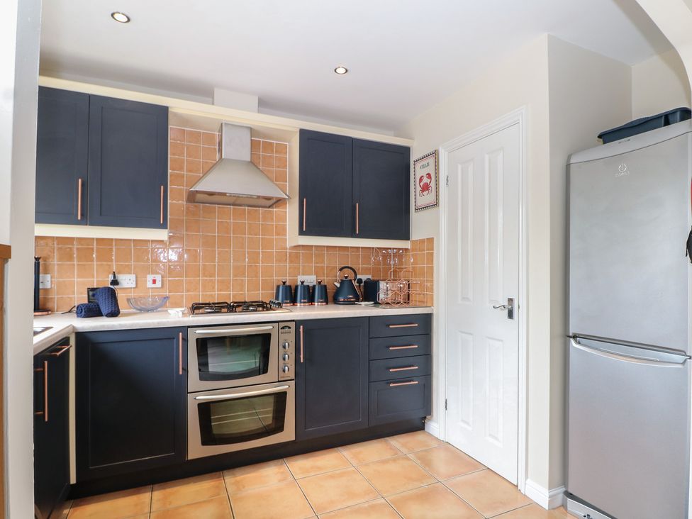 A kitchen with appliances and cabinets at The Willows