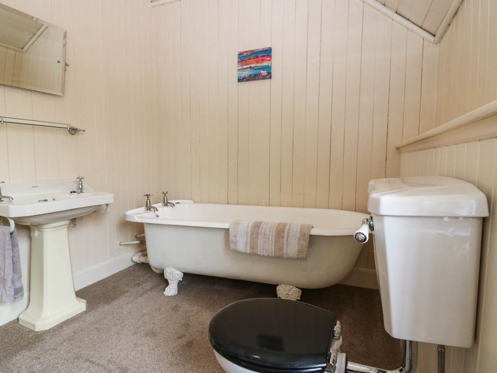 A bathroom with a bathtub, sink, and toilet at West House in Perth