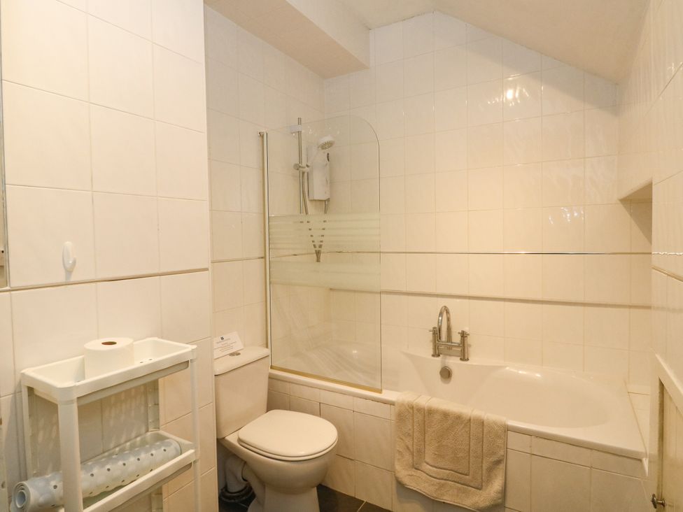 A bathroom with a bathtub and shower at West House in Stanley