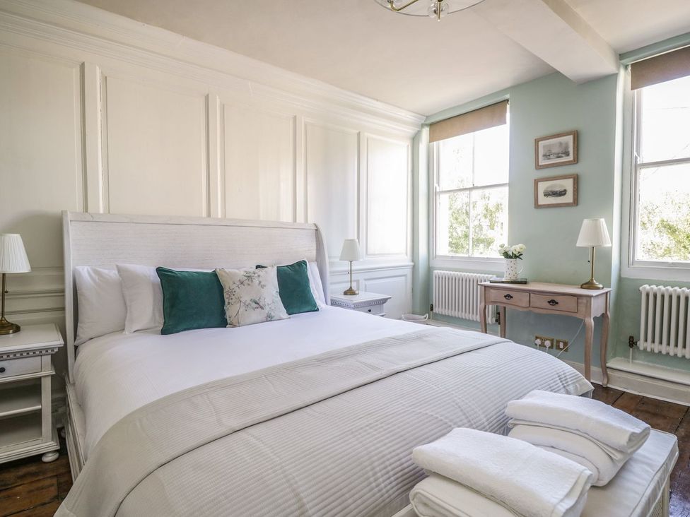 A bedroom with a bed and bedside tables at Admirals home
